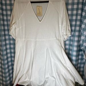 🎀🎀Target White V-Neck Midi Dress